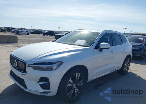 2023 Volvo Xc60 B5 Plus Bright Theme z USA, uszkodzony, nr VIN YV4L12REXP1359748